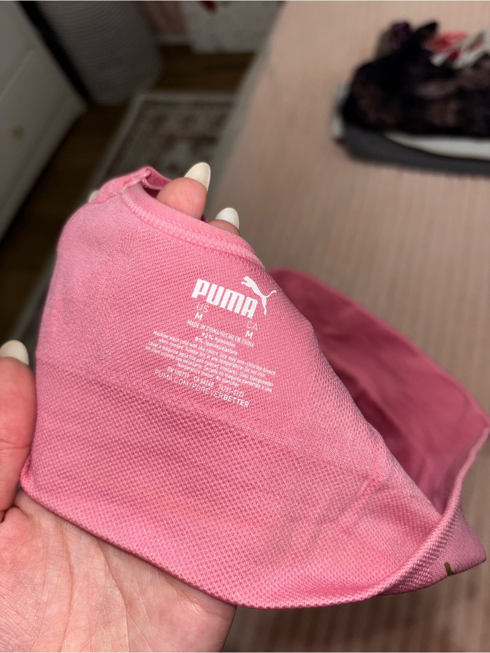 Puma Seamless Sports Bra in Dusty Rose with Gold Logo - Picture 3 of 3